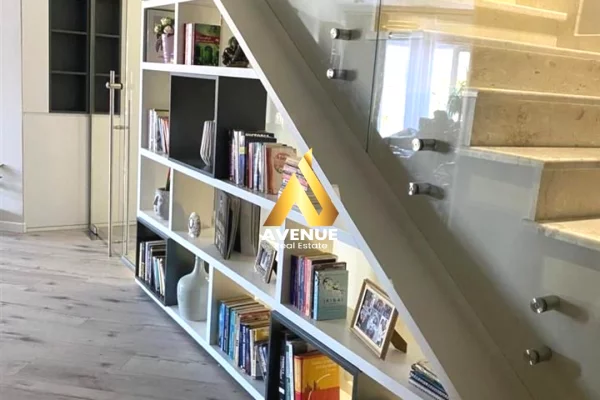 Shtepi ne shitje Duplex(shtepi me 2 kate) ne Tirane, 3+1, Mobilimi E mobiluar, Pagesa 299,900  Euro.