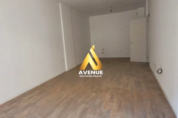 Shtepi ne shitje Apartament ne Tirane, 1+1, Mobilimi Bosh, pa mobiluar, Pagesa 136,000  Euro.