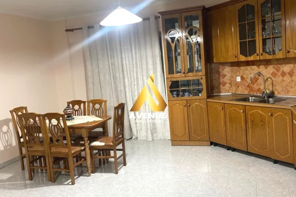 Shtepi me qera Apartament ne Tirane, 2+1, Mobilimi E mobiluar, Pagesa 650  Euro.