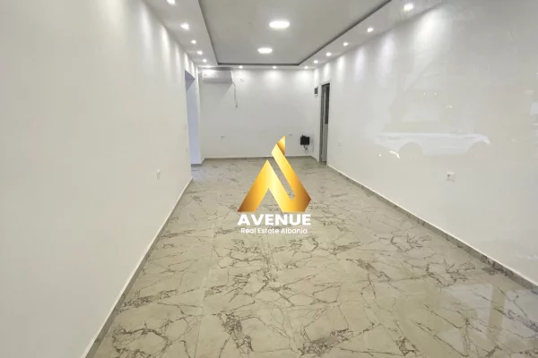 JEPET ME QIRA AMBIENT – 21 DHJETORI, PRANE MARKET JOENA, TIRANE