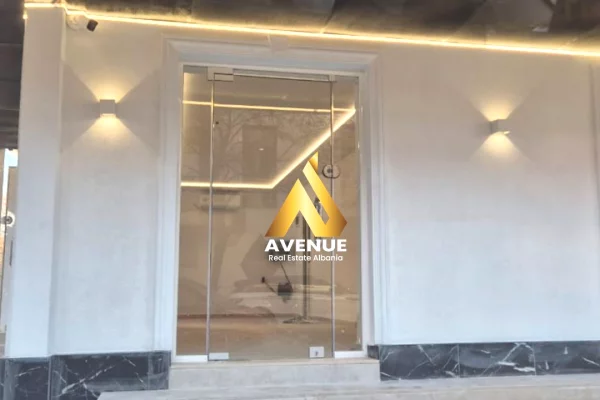 JEPET ME QIRA AMBIENT – 21 DHJETORI, PRANE MARKET JOENA, TIRANE