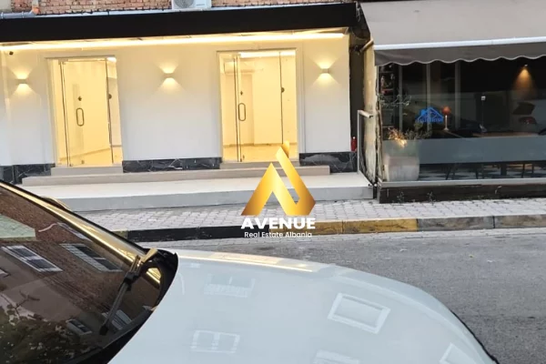 JEPET ME QIRA AMBIENT – 21 DHJETORI, PRANE MARKET JOENA, TIRANE