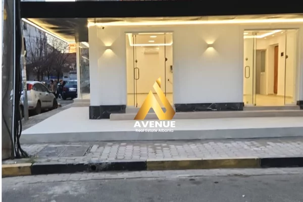 JEPET ME QIRA AMBIENT – 21 DHJETORI, PRANE MARKET JOENA, TIRANE