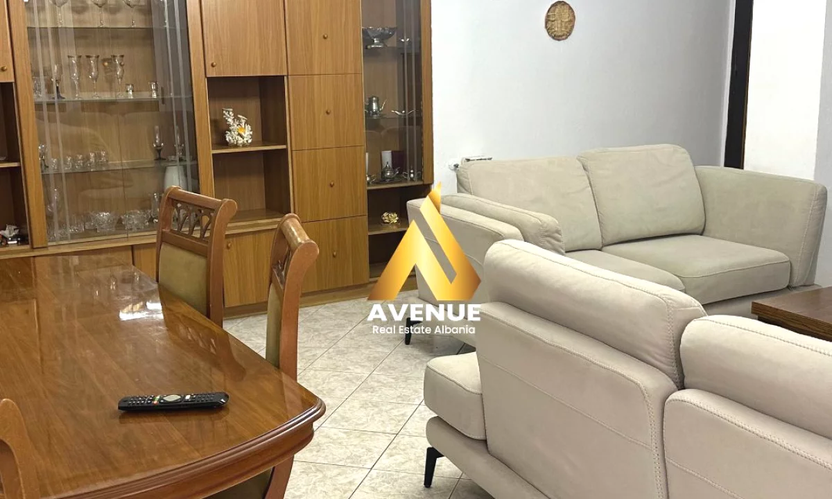Shtepi me qera Apartament ne Tirane, 3+1, Mobilimi E mobiluar, Pagesa 750  Euro.