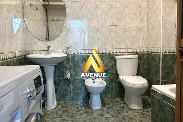 Shtepi me qera Apartament ne Tirane, 3+1, Mobilimi E mobiluar, Pagesa 750  Euro.