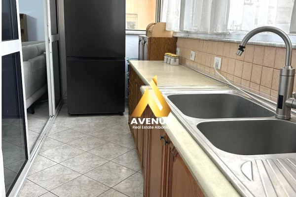 Shtepi me qera Apartament ne Tirane, 3+1, Mobilimi E mobiluar, Pagesa 750  Euro.