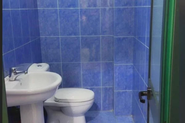 ZYRE ME QIRA – 21 DHJETORI TIRANE