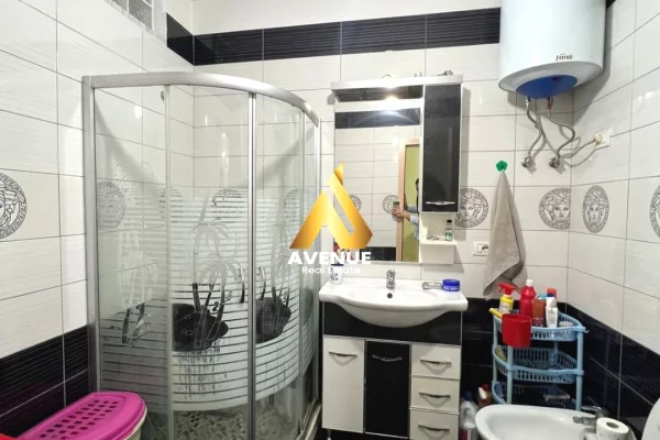 Shtepi ne shitje Apartament ne Tirane, 2+1, Mobilimi E mobiluar, Pagesa 175,000  Euro.