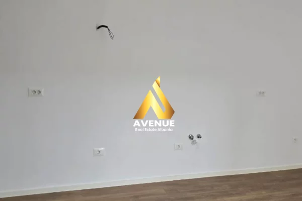 Shtepi ne shitje Apartament ne Tirane, 1+1, Mobilimi Bosh, pa mobiluar, Pagesa 115,000  Euro.