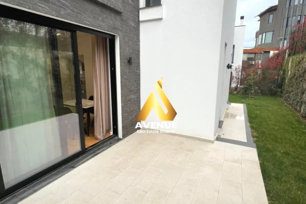 Shtepi me qera Vila Luksoze ne Tirane, 2+1, Mobilimi E mobiluar, Pagesa 3,300  Euro.