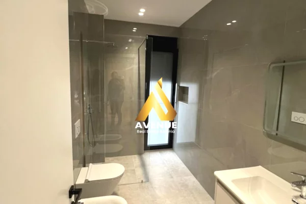 Shtepi me qera Vila Luksoze ne Tirane, 2+1, Mobilimi E mobiluar, Pagesa 3,300  Euro.