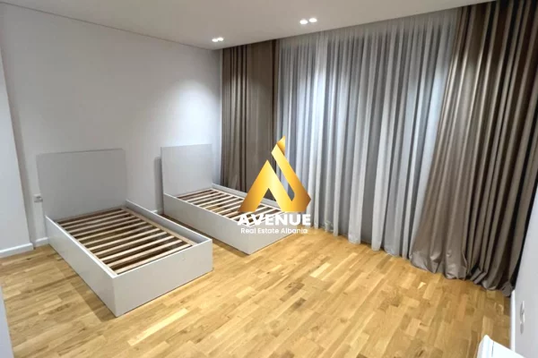 Shtepi me qera Vila Luksoze ne Tirane, 2+1, Mobilimi E mobiluar, Pagesa 3,300  Euro.