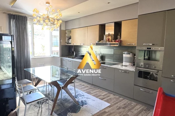 Shtepi ne shitje Apartament ne Tirane, 2+1, Mobilimi E mobiluar, Pagesa 370,000  Euro.