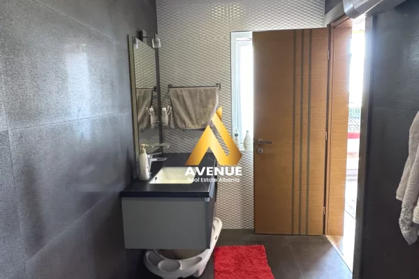 Shtepi ne shitje Apartament ne Tirane, 2+1, Mobilimi E mobiluar, Pagesa 370,000  Euro.