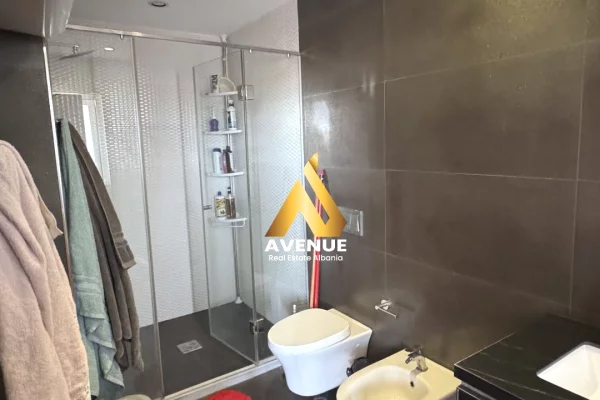 Shtepi ne shitje Apartament ne Tirane, 2+1, Mobilimi E mobiluar, Pagesa 370,000  Euro.