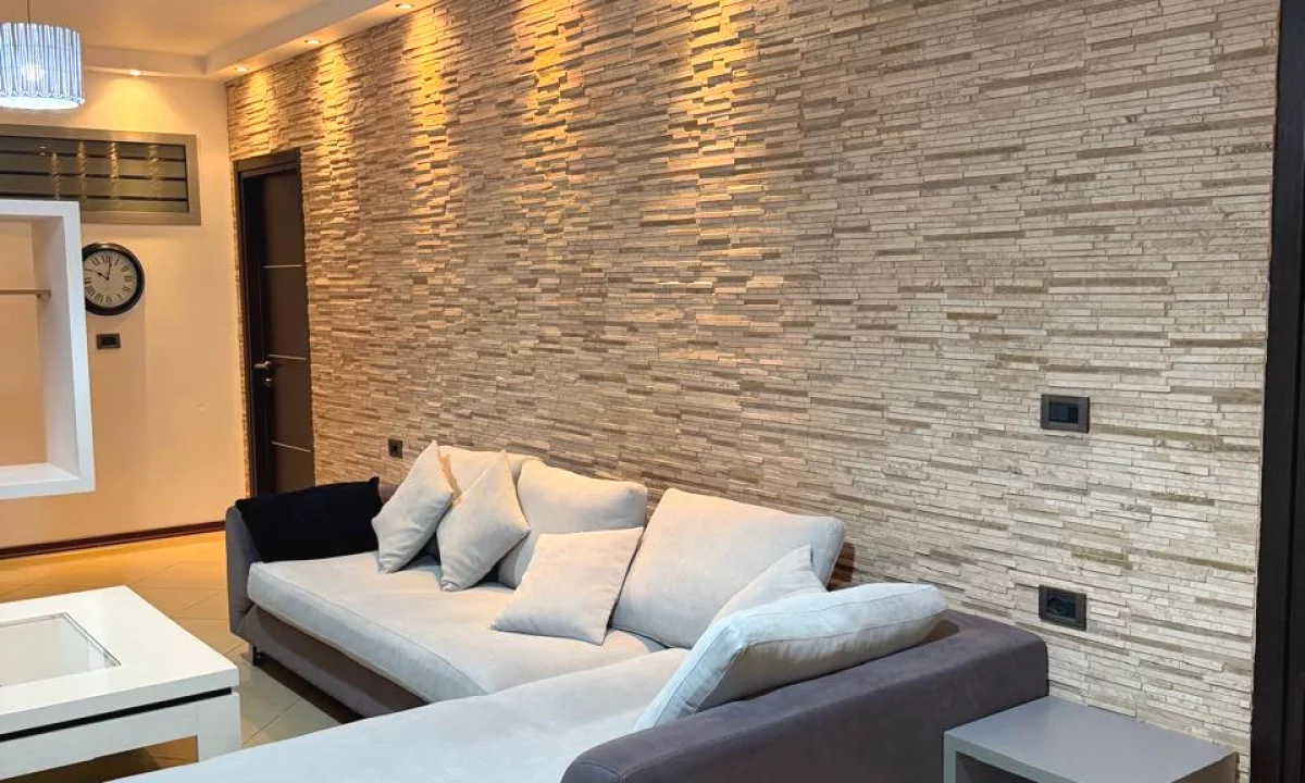 Shtepi me qera Apartament ne Tirane, 2+1, Mobilimi E mobiluar, Pagesa 1,200  Euro.