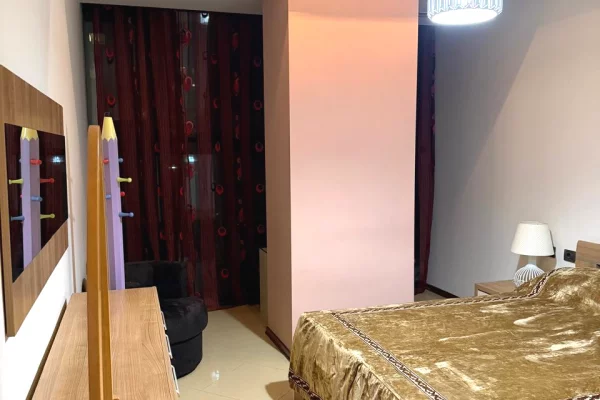 Shtepi me qera Apartament ne Tirane, 2+1, Mobilimi E mobiluar, Pagesa 1,200  Euro.