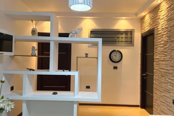 Shtepi me qera Apartament ne Tirane, 2+1, Mobilimi E mobiluar, Pagesa 1,200  Euro.