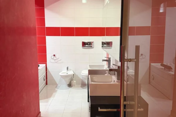Shtepi me qera Apartament ne Tirane, 2+1, Mobilimi E mobiluar, Pagesa 1,200  Euro.