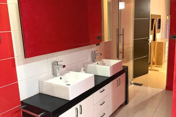 Shtepi me qera Apartament ne Tirane, 2+1, Mobilimi E mobiluar, Pagesa 1,200  Euro.