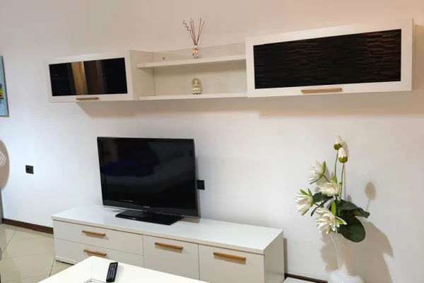 Shtepi me qera Apartament ne Tirane, 2+1, Mobilimi E mobiluar, Pagesa 1,200  Euro.