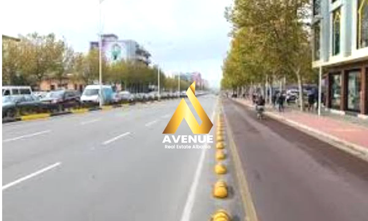 JEPET ME QERA DYQAN NE LAPRAKE, TIRANE