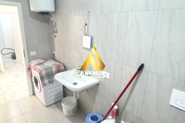 Shtepi me qera Apartament ne Tirane, 2+1, Mobilimi Pjeserisht e mobiluar, Pagesa 45,000  Leke.