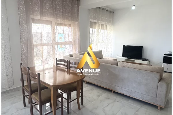 Shtepi me qera Apartament ne Tirane, 2+1, Mobilimi Pjeserisht e mobiluar, Pagesa 45,000  Leke.
