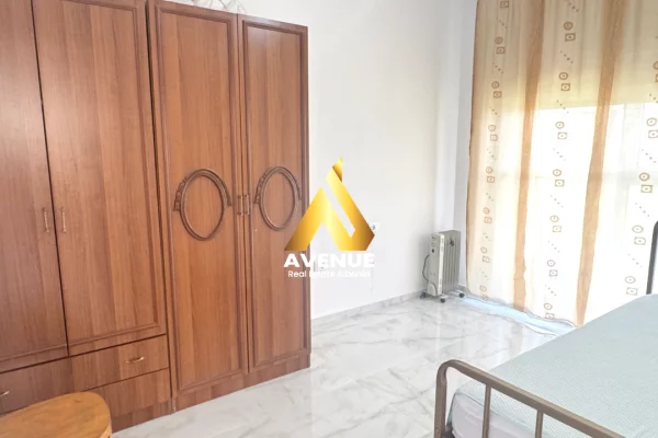 Shtepi me qera Apartament ne Tirane, 2+1, Mobilimi Pjeserisht e mobiluar, Pagesa 45,000  Leke.