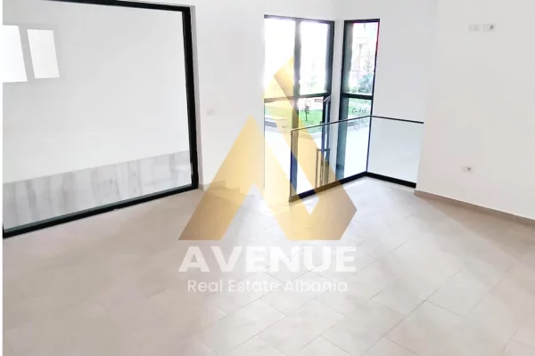 JEPET ME QERA AMBIENT BIZNESI KOMPLEKSI GREEN CITY, ASTIR, TIRANE