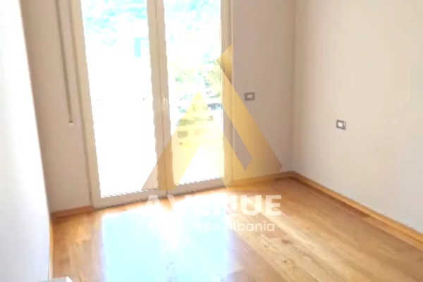 Shtepi ne shitje Apartament ne Tirane, 2+1, Mobilimi E mobiluar, Pagesa 260,000  Euro.