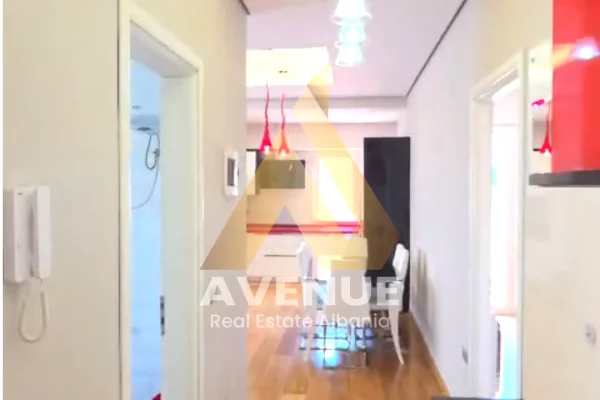 Shitet apartament 2+1 në Rrugën Hamdi Sina (Liqeni i Thatë)