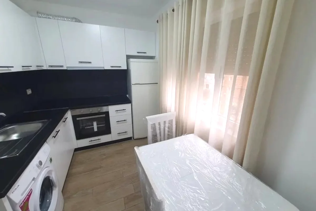 Shtepi me qera Apartament ne Tirane, 1+1, Mobilimi E mobiluar, Pagesa 48,000  Leke.