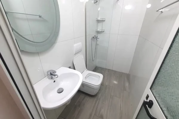 Shtepi me qera Apartament ne Tirane, 1+1, Mobilimi E mobiluar, Pagesa 48,000  Leke.