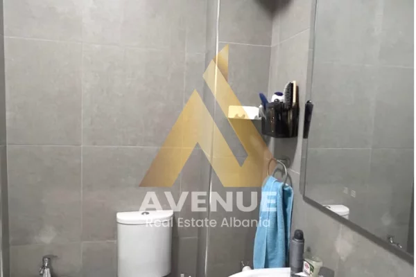 Shtepi ne shitje Apartament ne Tirane, 2+1, Mobilimi E mobiluar, Pagesa 125,000  Euro.