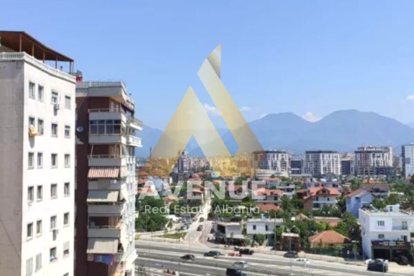 Shtepi me qera Papafingo(kati i catise) ne Tirane, 2+1, Mobilimi E mobiluar, Pagesa 60,000  Leke.
