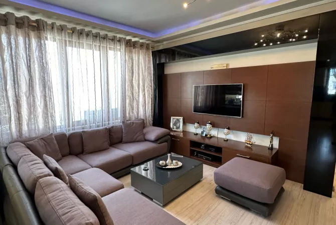 Shitet Super Apartament 3+1+2 banjo me verand totalisht i mobiluar me Hipotek ne Astir te lokal Artisti