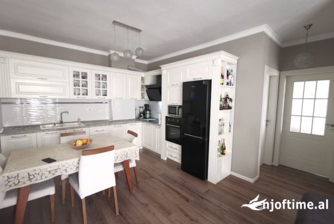 Shtepi me qera Apartament ne Tirane, 2+1, Mobilimi E mobiluar, Pagesa 52,000  Leke.