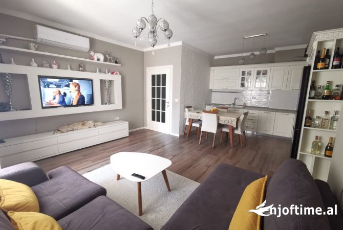 Jepet me qera Apartament 2+1+2 bnajo + 2 ballkone e mobiluar ne Astir te lokal Artisti