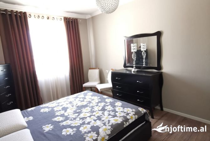 Shtepi me qera Apartament ne Tirane, 2+1, Mobilimi E mobiluar, Pagesa 52,000  Leke.