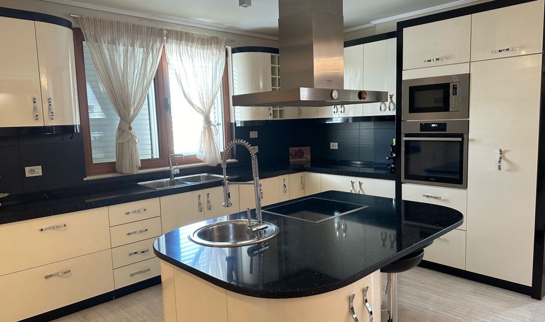 Appartamento in affitto a Tirana 3+1, Arredato