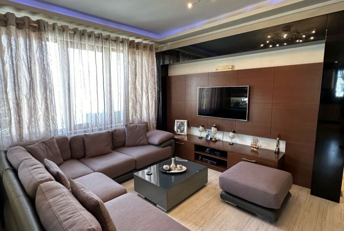 Appartamento in affitto a Tirana 3+1, Arredato