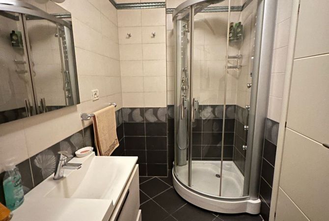 Appartamento in affitto a Tirana 3+1, Arredato