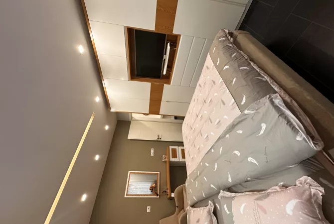 Shtepi ne shitje Apartament ne Tirane, 2+1, Mobilimi E mobiluar, Pagesa 140,000  Euro.