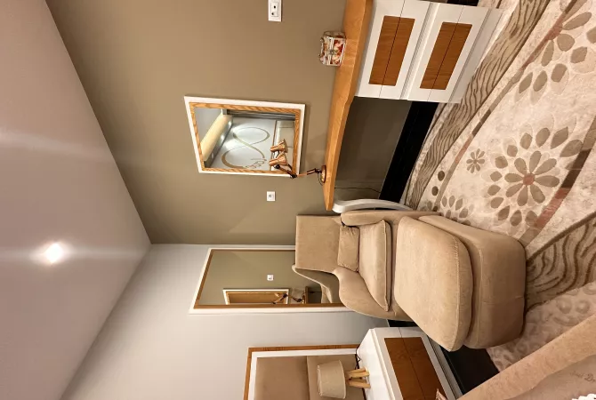 Shtepi ne shitje Apartament ne Tirane, 2+1, Mobilimi E mobiluar, Pagesa 140,000  Euro.