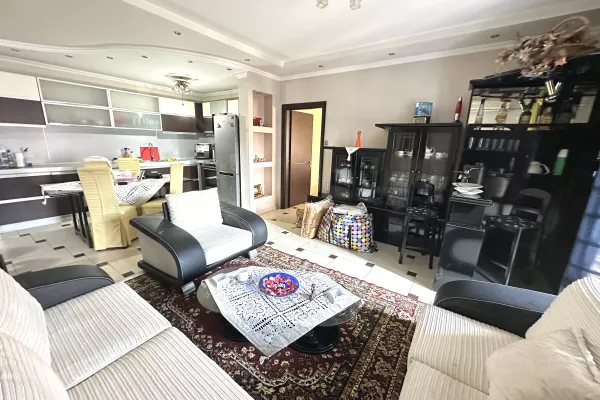 Jepet me qera partament 3+1+2 banjo + 2 ballkone i mobiluar ne Astir te Lokal Xhamero