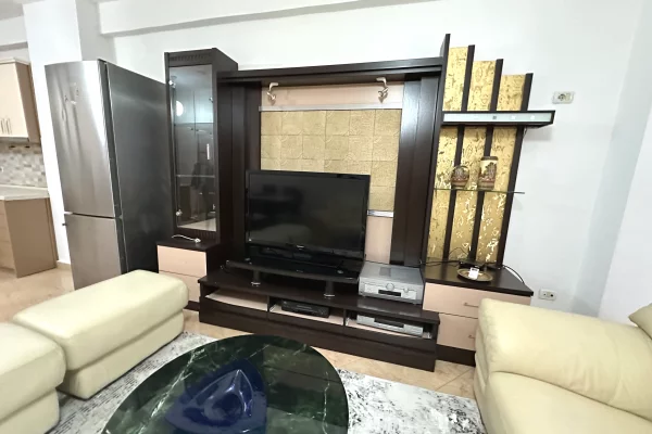 Appartamento in affitto a Tirana 2+1, Arredato