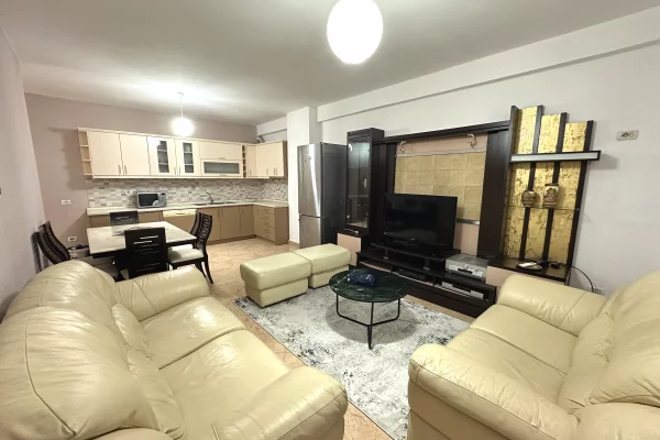 Appartamento in affitto a Tirana 2+1, Arredato