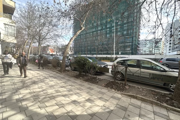 Ambient biznesi me qera 1+1 ne Tirane - 50,000 Leke