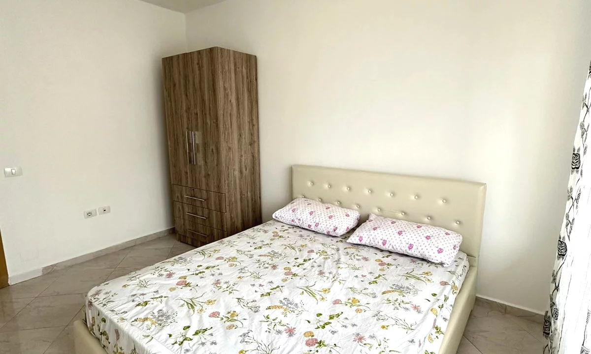 Shtepi me qera Apartament ne Tirane, 2+1, Mobilimi E mobiluar, Pagesa 500  Euro.
